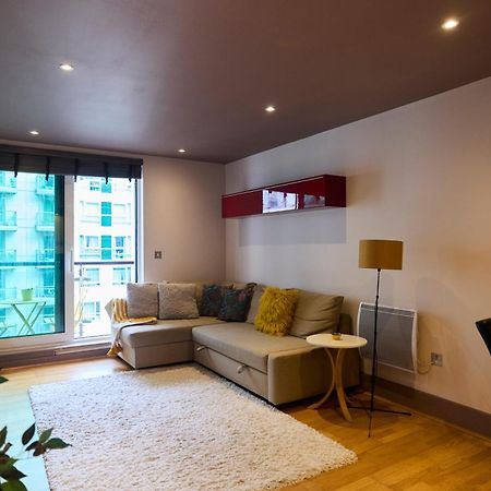 The Vauxhall Hideout - Comfy 2Bdr Flat With Balcony ลอนดอน ภายนอก รูปภาพ