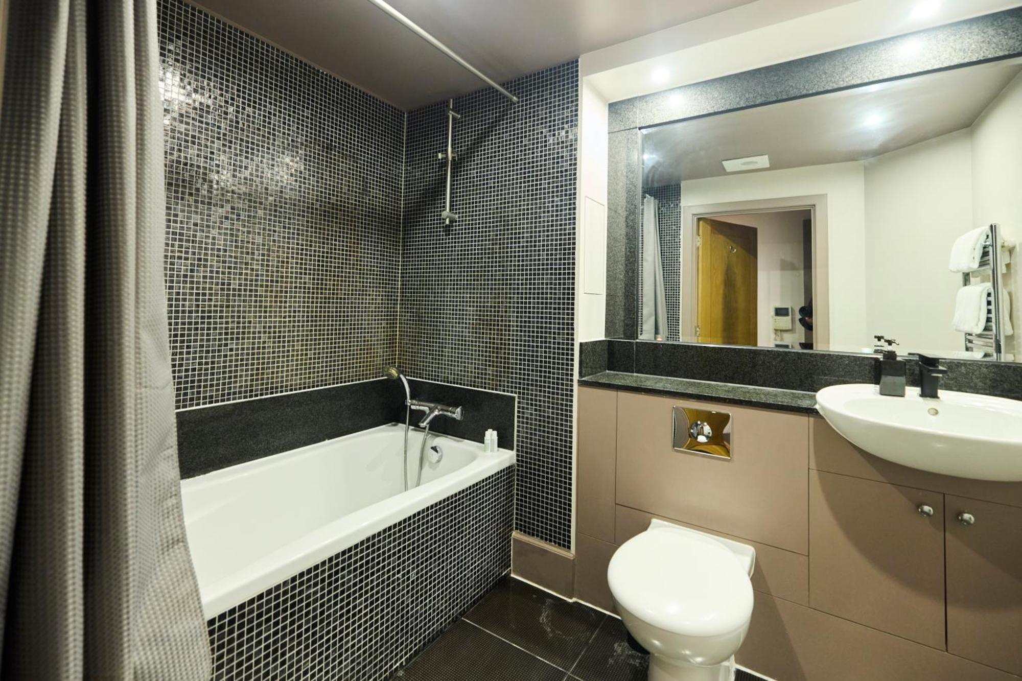 The Vauxhall Hideout - Comfy 2Bdr Flat With Balcony ลอนดอน ภายนอก รูปภาพ
