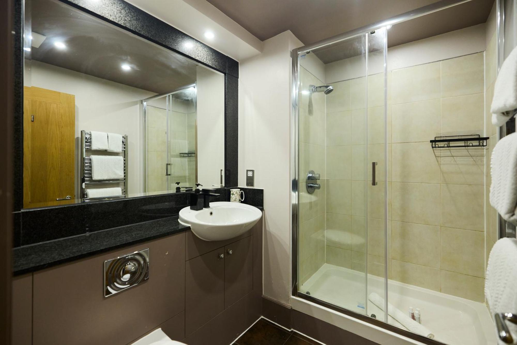 The Vauxhall Hideout - Comfy 2Bdr Flat With Balcony ลอนดอน ภายนอก รูปภาพ