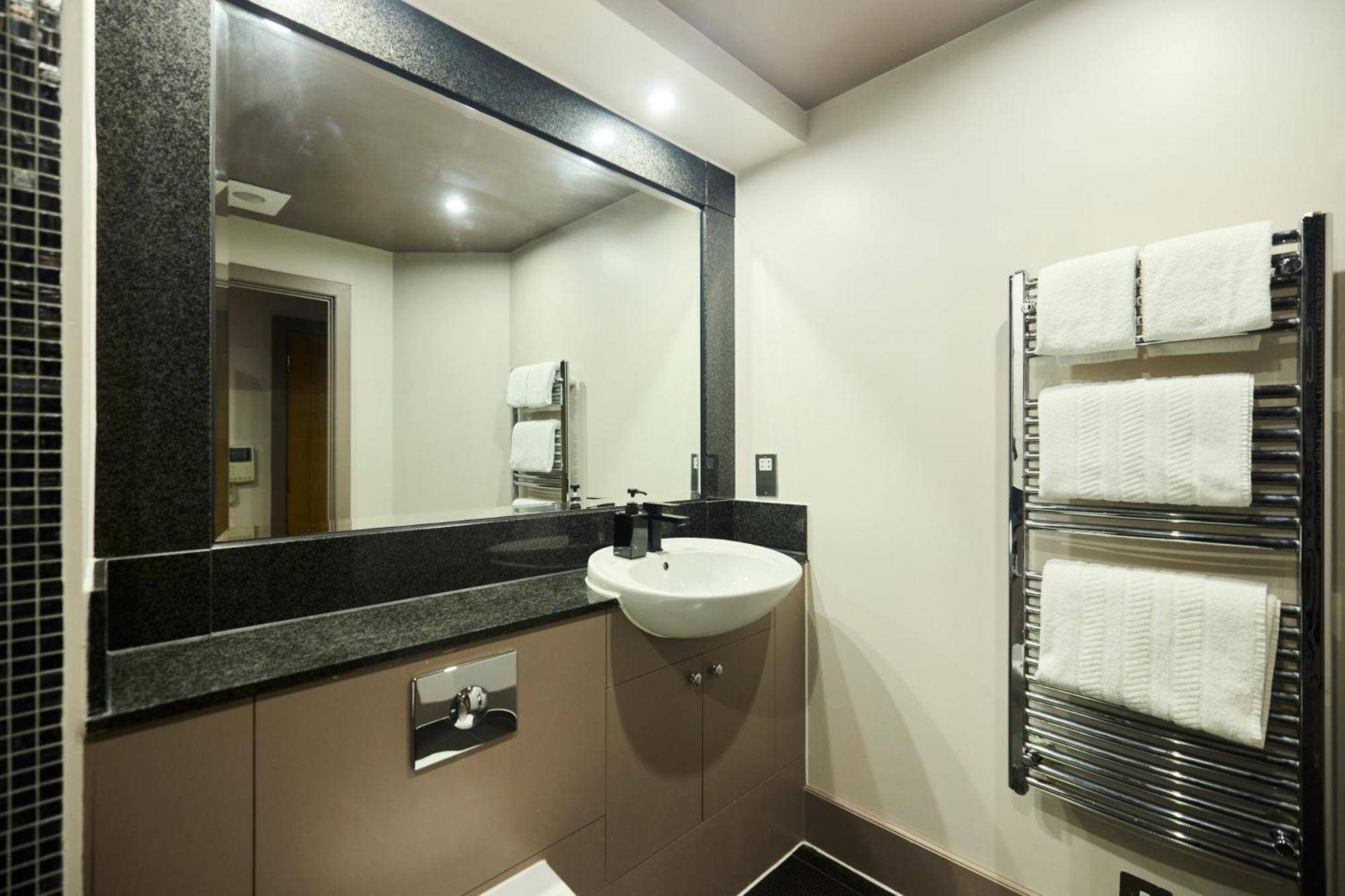 The Vauxhall Hideout - Comfy 2Bdr Flat With Balcony ลอนดอน ภายนอก รูปภาพ